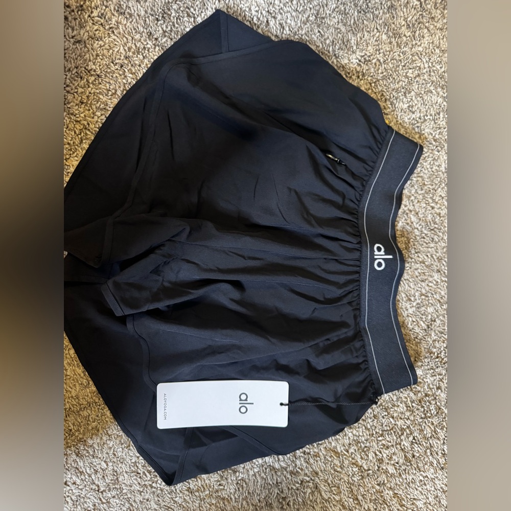 ALO SHORTS SIZE SMALL